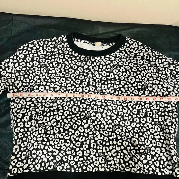 🔥Michael Kors Sweatshirt Top🔥 - Picture 5 of 7